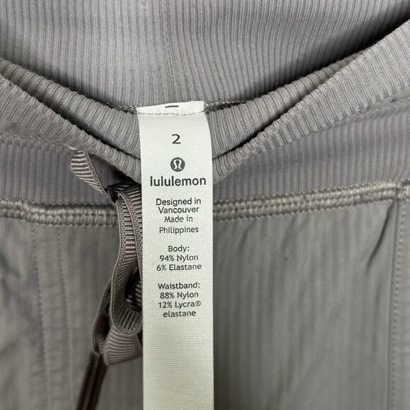 LULULEMON Dance Studio Crop *25" Half Moon Gray Sz 2 {R7} - Picture 8 of 9